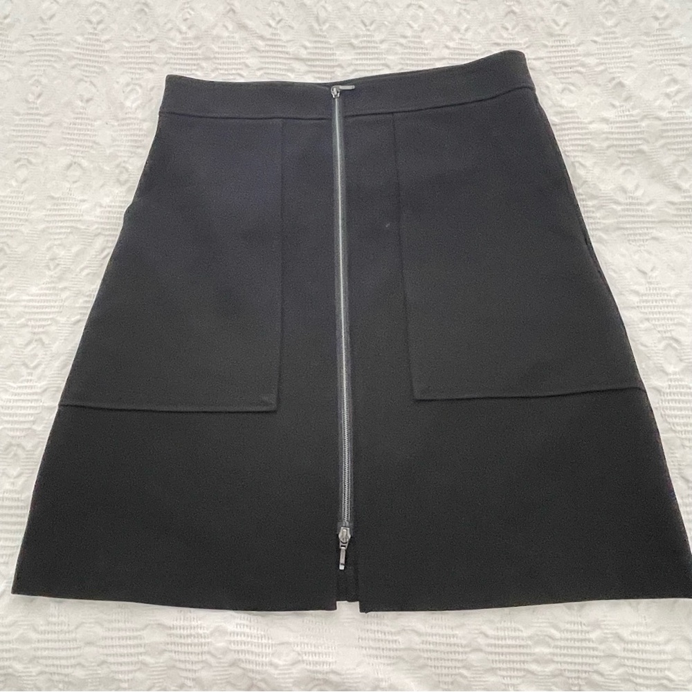 New Elegant Black Zipper Skirt Size 10